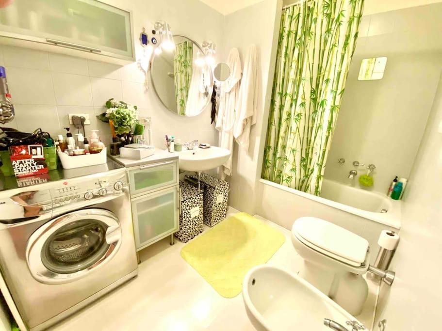 Garden View, Free Parking And Checkout In The Afternoon Apartamento Milão